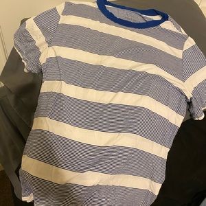 American Eagle t shirt